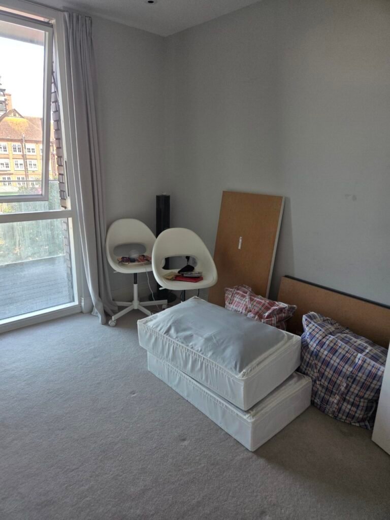 Our Last Week Before Moving Out: Preparing for a House Move in England